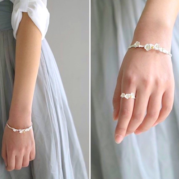 ✨ 925 Sterling Silver Flower Bangle✨ - Picture 3 of 4